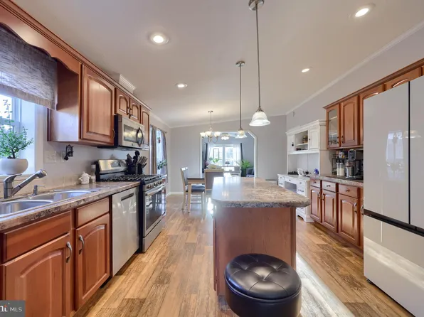 311 Summers Dr, Lancaster, PA 17601