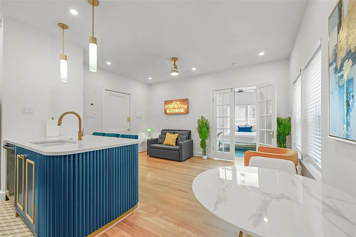 Building Photo - 808 Sul Ross St #6