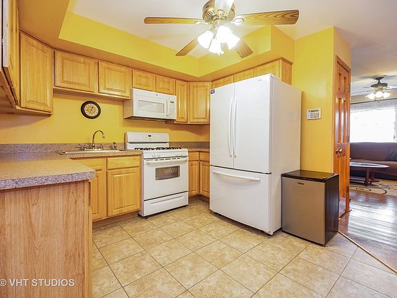 5th image of 1107 Holiday Ln APT 17