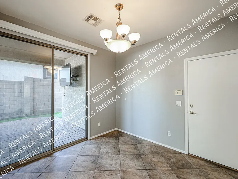 2614 W Florentine Rd — Photo 21