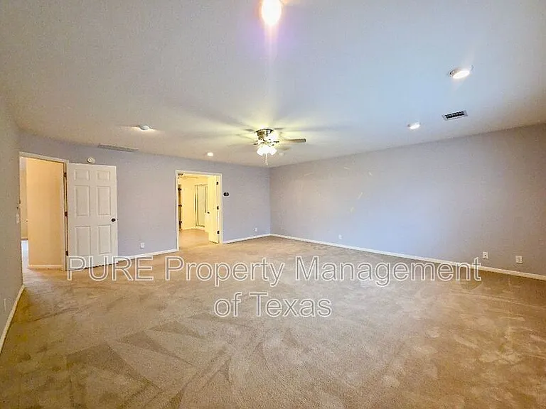 1103 Seton Hall Ln — Photo 22