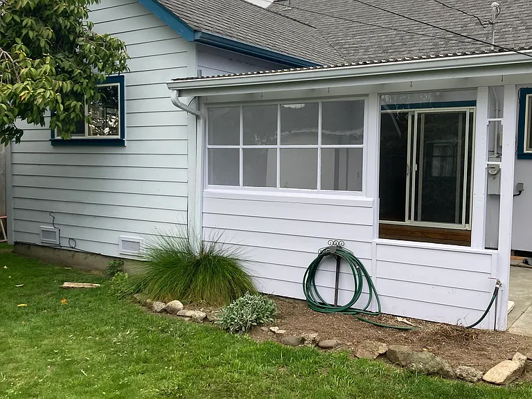 1875 Blakeslee Ave — Photo 5