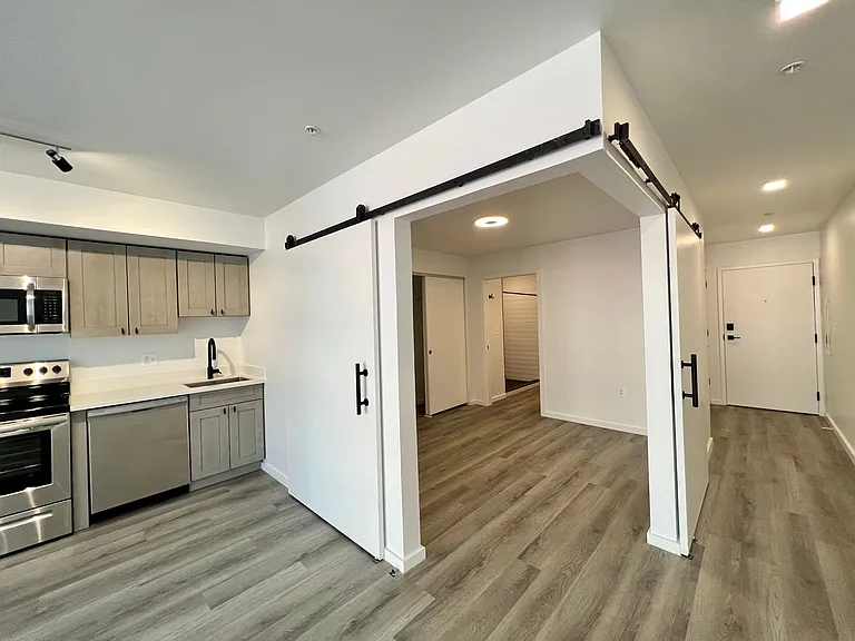 725 W Pratt St. — Photo 85