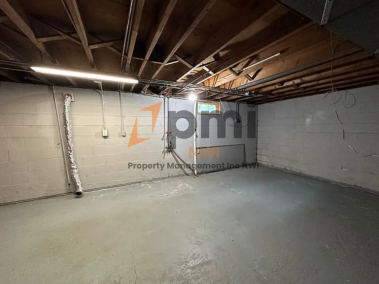 408 E Clark St — Photo 18