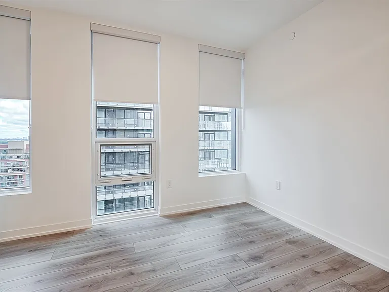 223 Redpath Ave — Photo 98