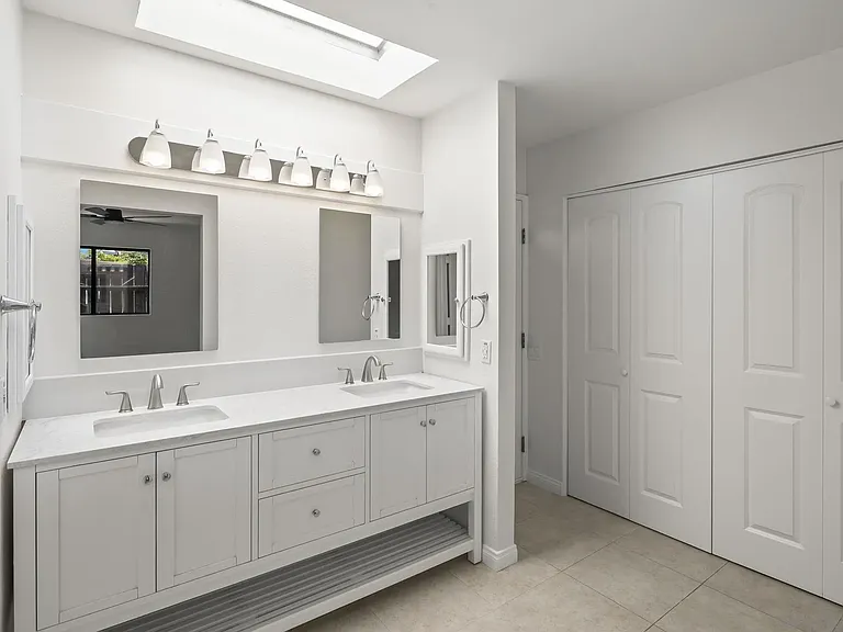 5164 Chateau Dr — Photo 27