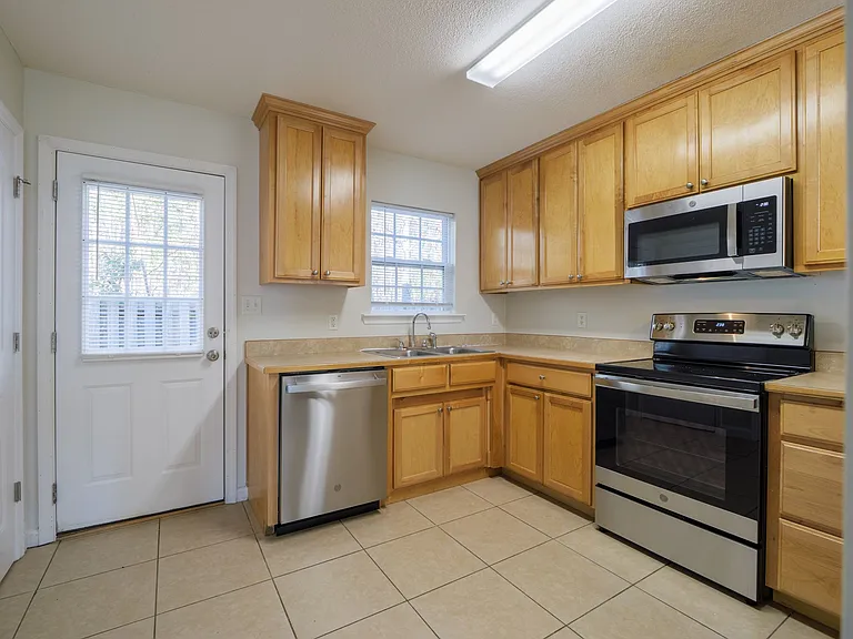 Beautiful 2bedroom 2.5 bath Townhome — Photo 5