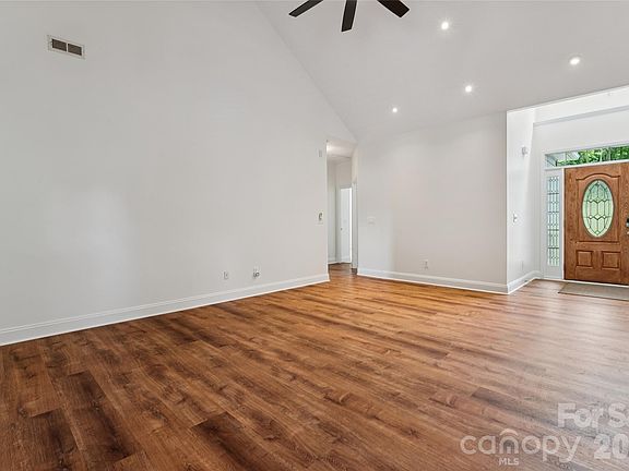 4th image of 3078 Richards Way Dr