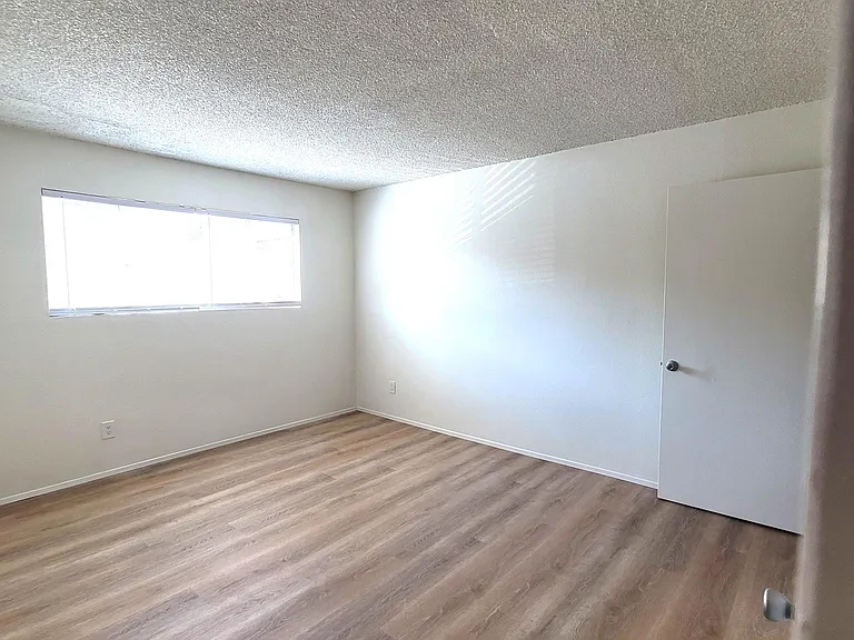 1827 Missouri St #B — Photo 6