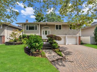 1027 Dartmouth Ln, Woodmere, NY 11598
