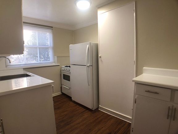 4th image of 611 Levering Ave #0B-1Ba-600Sqft