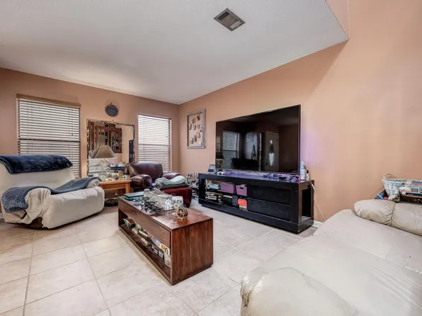 93 4th Ave #A, Shalimar, FL 32579