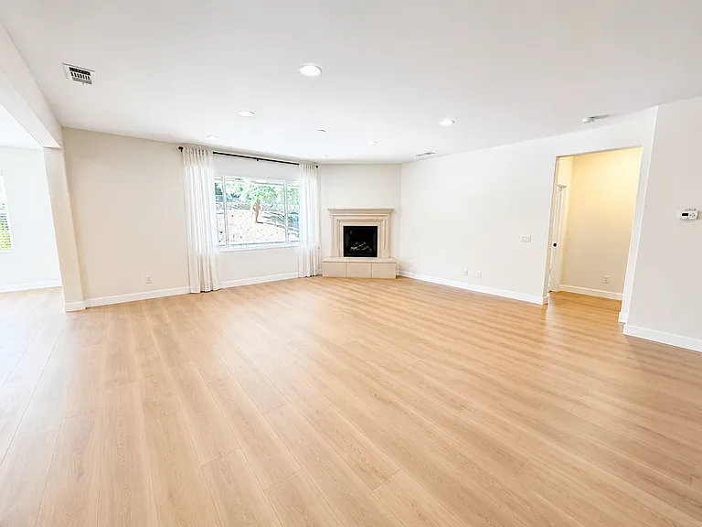 33919 Galleron St — Photo 5