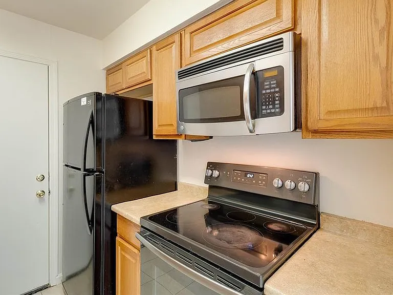 1064 Mohr Ln #C — Photo 14