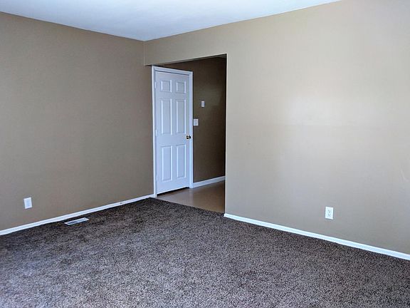 3rd image of 13634 Winchester Ave