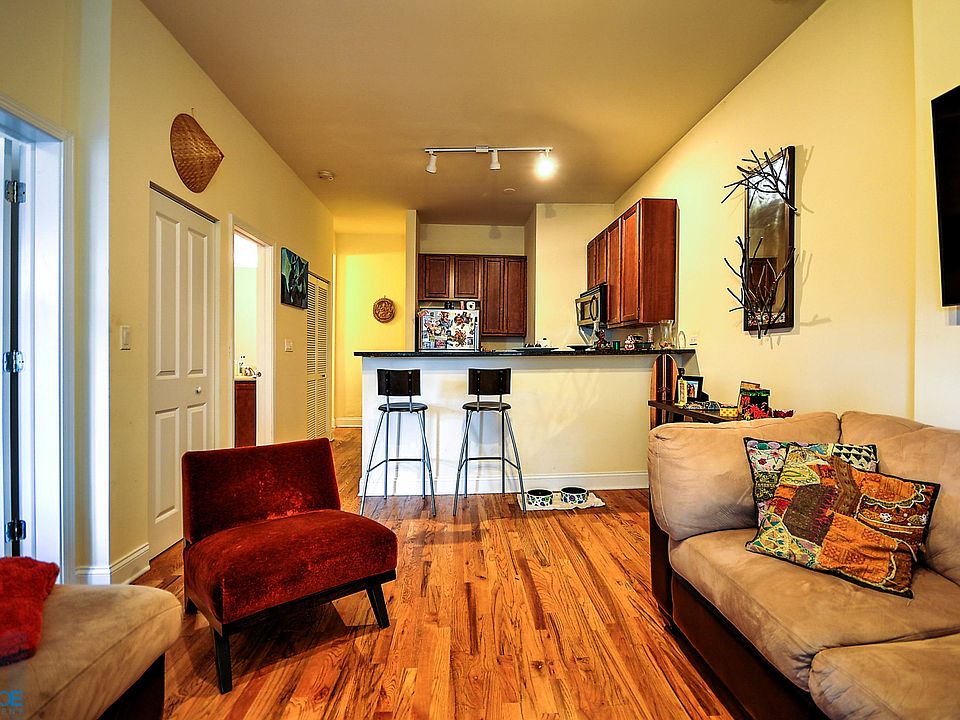 1830 West Superior Street Living Area Photo
