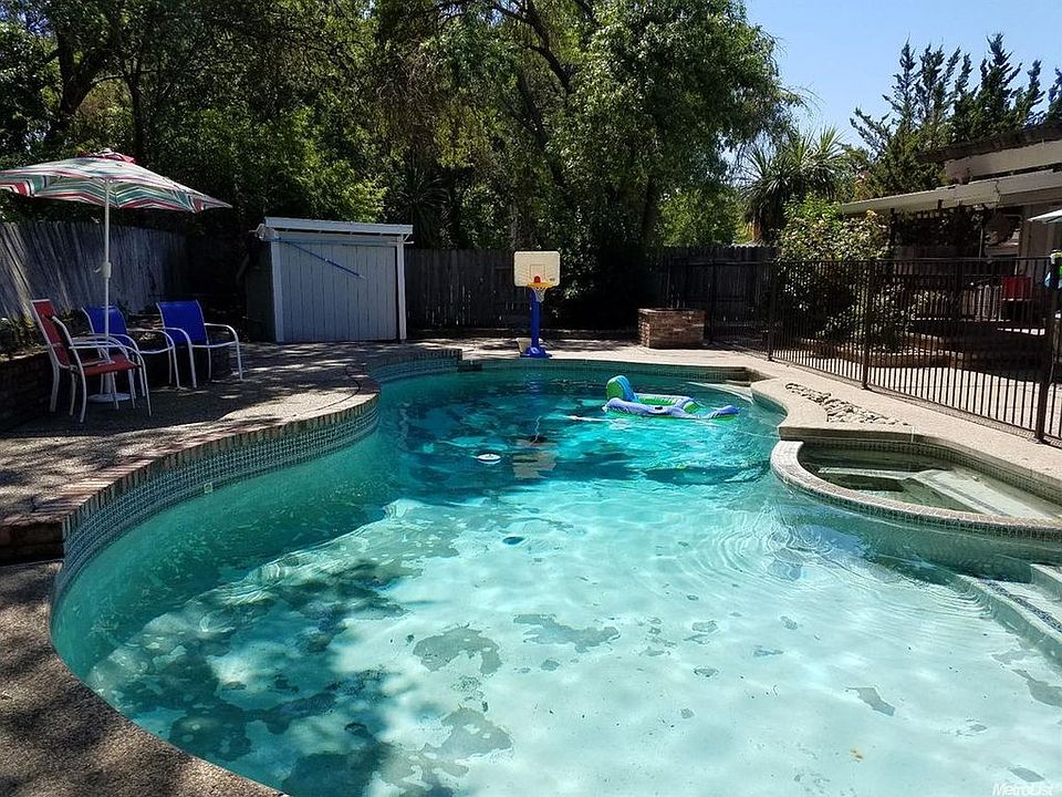 1st image of 6384 Parkcreek Cir