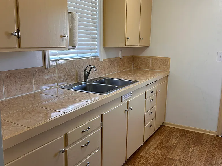 130 G St NE — Photo 6