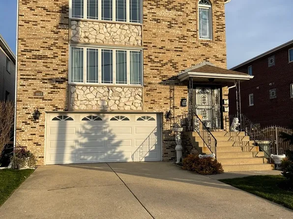 8827 N Greenwood Ave, Niles, IL 60714