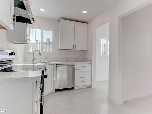 5th image of 1504 E Ogden Ave