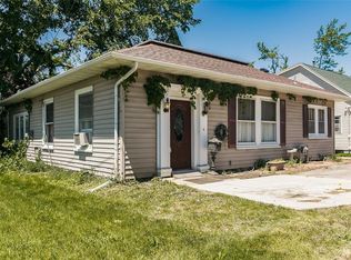 3337 Oakland Rd NE, Cedar Rapids, IA 52402