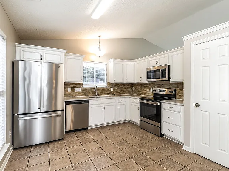 137 Lantana Dr — Photo 6
