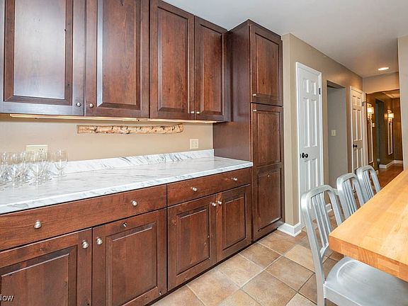 3rd image of 484 S Briarcliff Dr