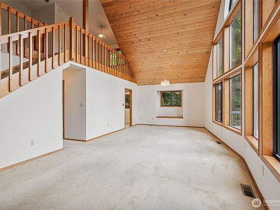 4th image of 4352 Poplar Way