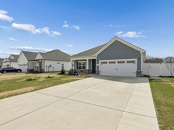 4th image of 413 Ruby Cate Way