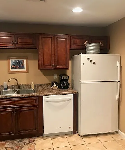 49 Melrose Dr — Photo 8