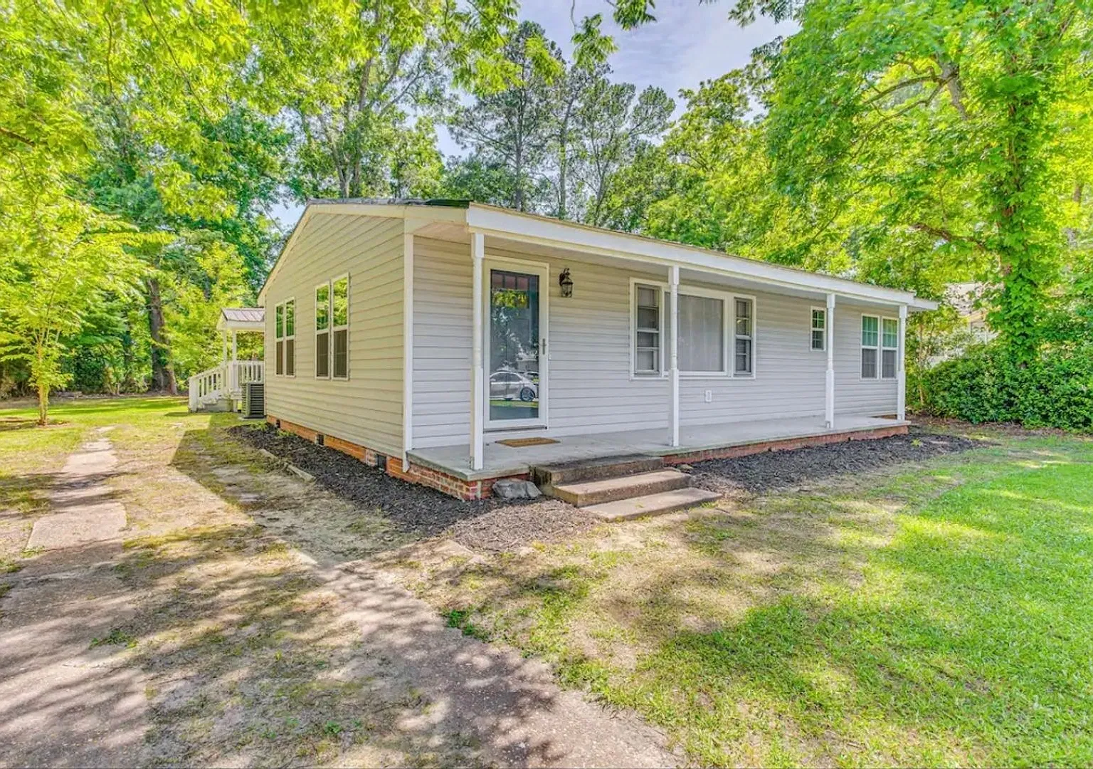 Charming 3BR House in Whiteville — Photo 2