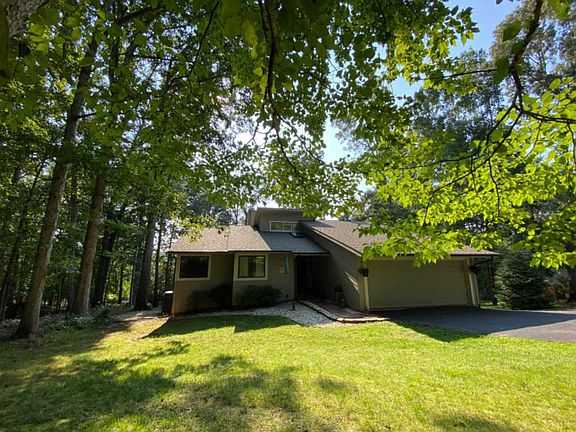 2nd image of 405 Lake Vista Dr