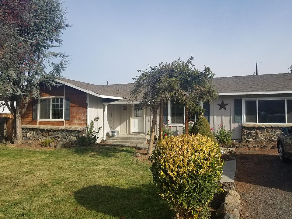 1st image of 223 Blossom Dr