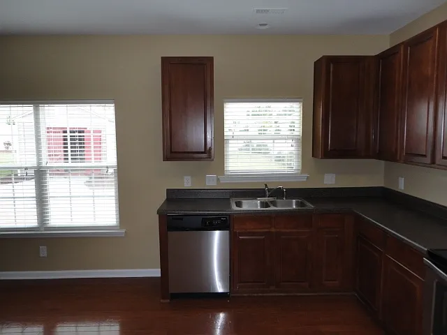1010 Golden Crest Dr — Photo 3