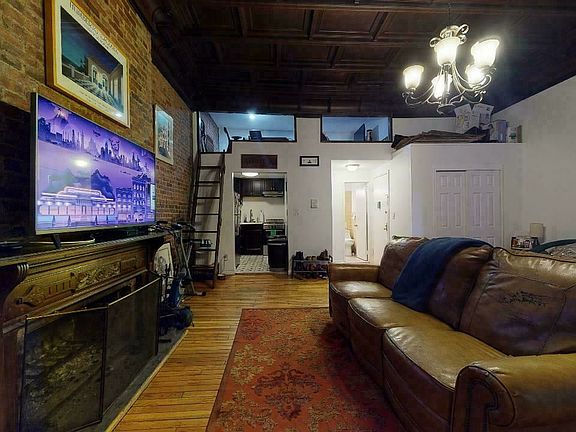 3rd image of 16 W 82nd St APT 1B