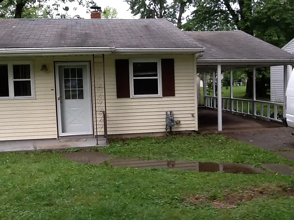 966 Lake Breeze Rd photo 1