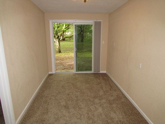 2nd image of 7024 Fontainebleau Cres