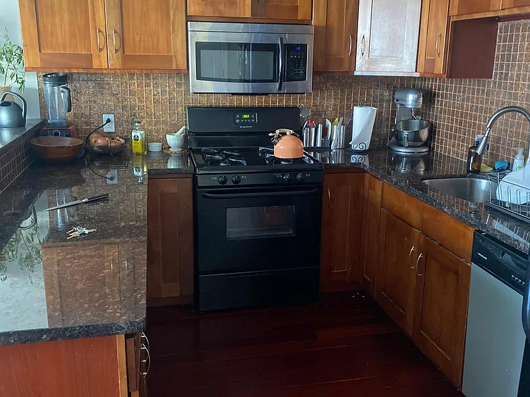 41 Woodward St #41 — Photo 3