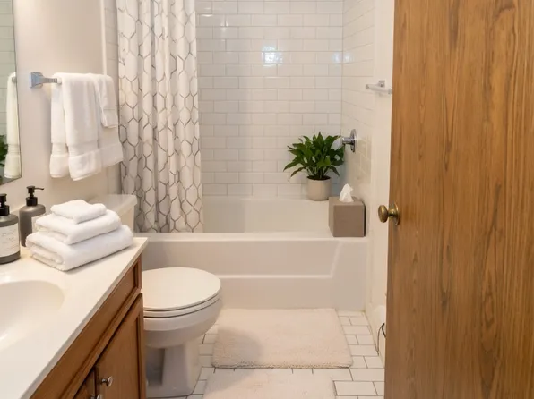 230 66th Ave SW, Cedar Rapids, IA