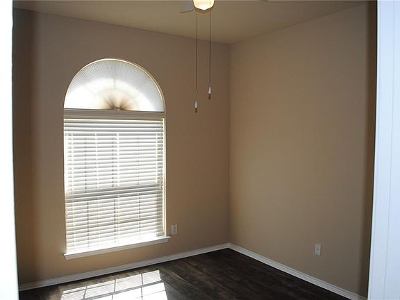 4th image of 1700 Griffin Ln
