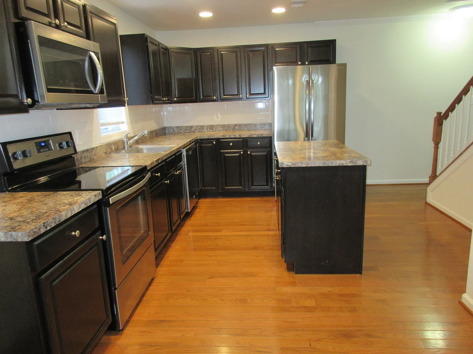 4 bed, 3.5 bath, 3200 sqft, $3,980 — Photo 4