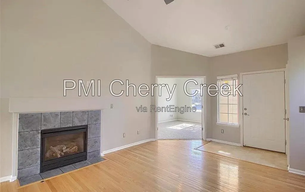 3 bed, 2.0 bath, 1306 sqft, $2,750 — Photo 2