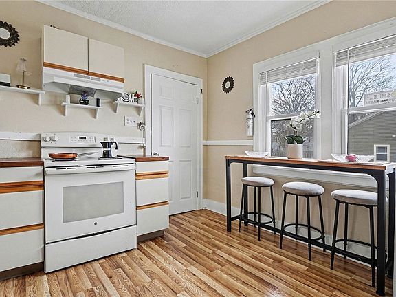 5th image of 72 Bernard St