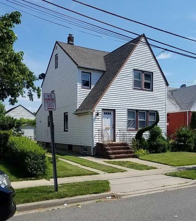 1st image of 150 Oak St