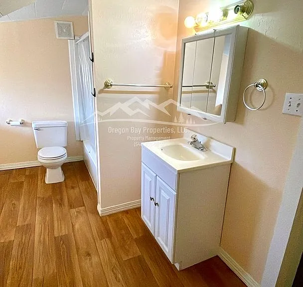 310 N Dean St — Photo 13