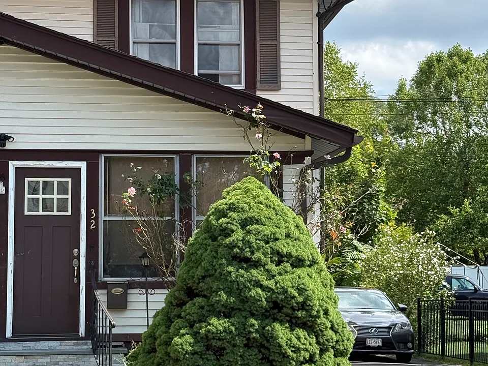 32 S Brett St #1