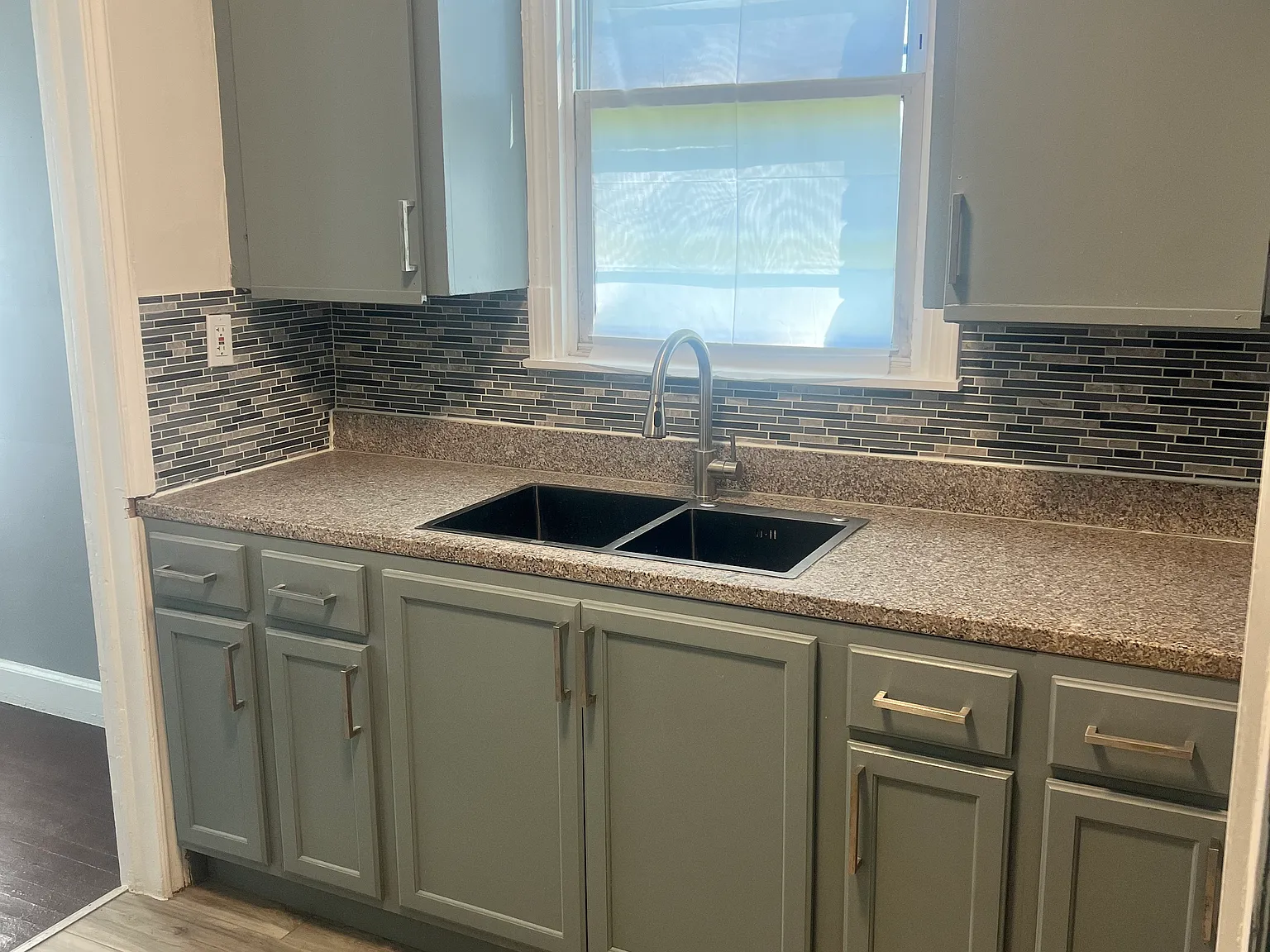 3 bed, 1.5 bath, 1200 sqft, $1,350 — Photo 4