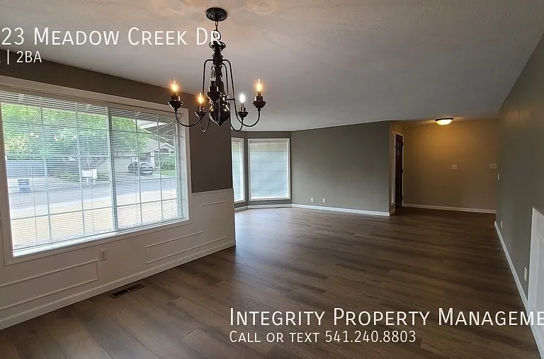 2423 Meadow Creek Dr — Photo 12