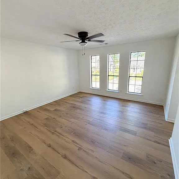 869 Heritage Oaks Dr — Photo 2