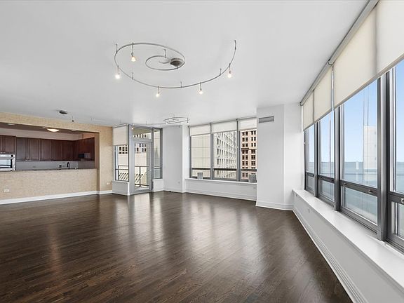 3rd image of 600 N Lake Shore Dr APT 1305